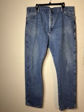 *EUC Men’s Wrangler Cowboy Cut Jeans Stonewash Denim Western 42X32 Casual